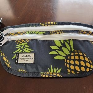 Hip pouch 2 zipper openings